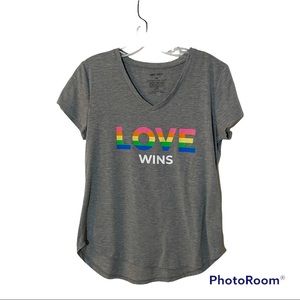 Nine West Short Sleeve V-Neck Shirt Women’s Sz Medium.